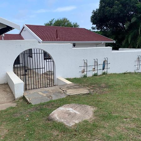 White House Lodge In Scotburgh Scottburgh Exteriér fotografie